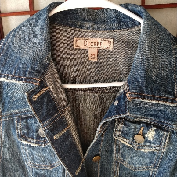 Resale shop🛑LAST CHANCE 5.12.24 Darker Washed resaleDenim Jacket - Picture 2 of 8